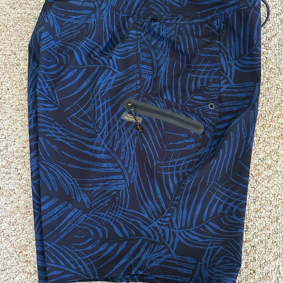 Bundle of 2 mens size 36 Quiksilver board shorts - Picture 2 of 11